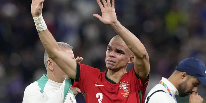 Pepe Umumkan Keputusan Pensiun di Usia 41 Tahun