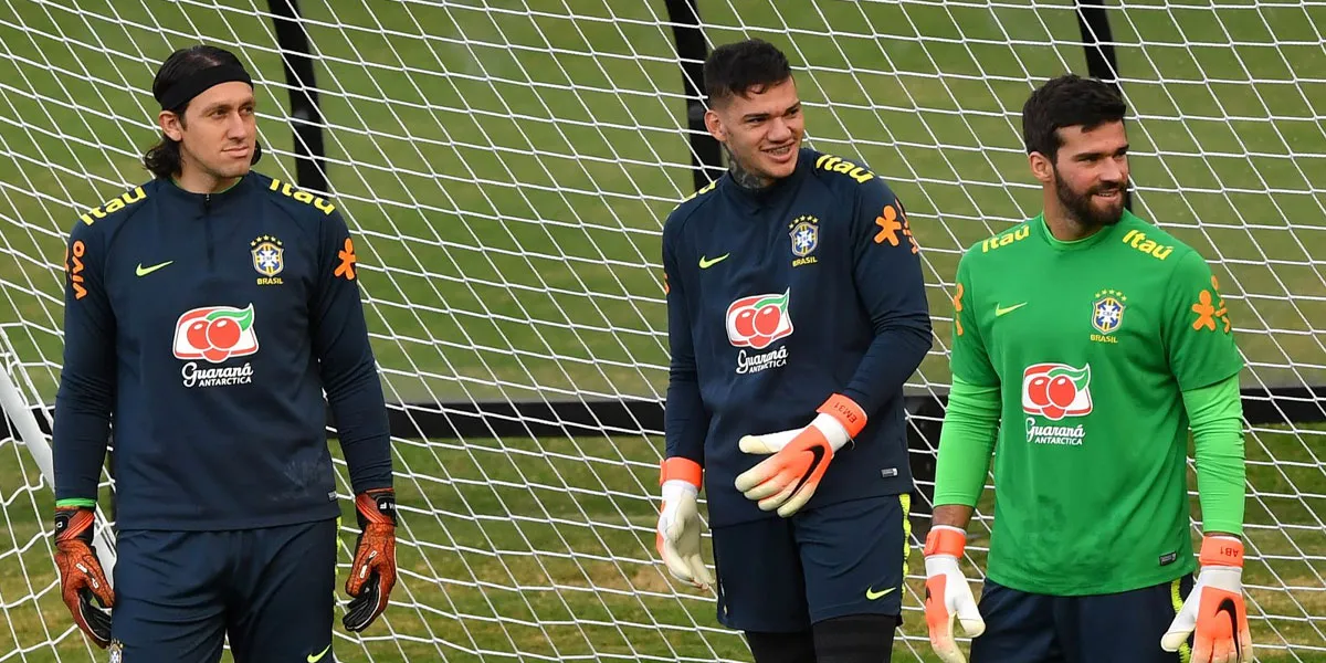 Perbandingan-dengan-Kiper-Liga-Primer-Lainnya